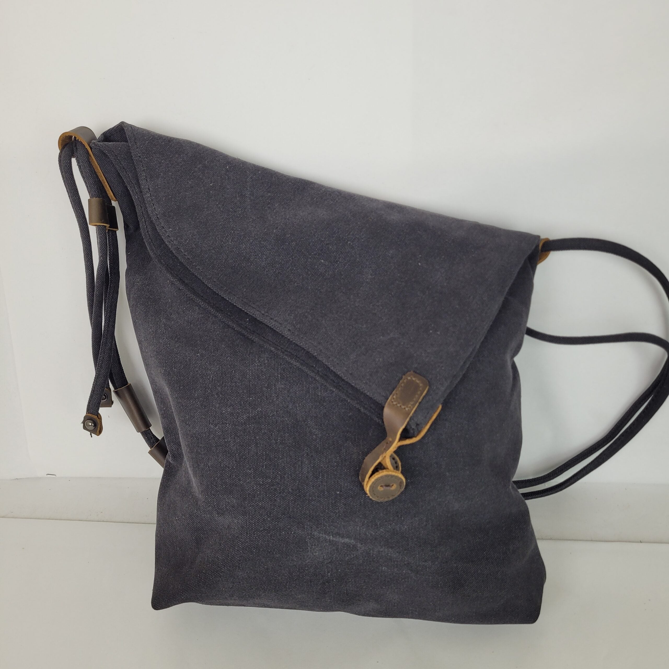 Canvas Cross Body Messenger Bag – Black with Leather Trim