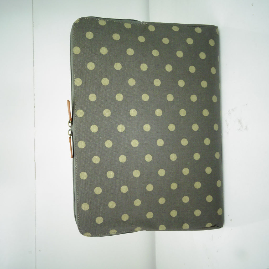 Laptop Protective Case - Grey Polka Dot - 15"